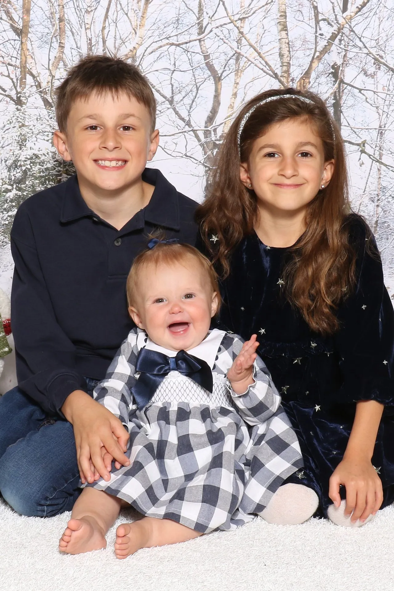 3 siblings christmas snow scene